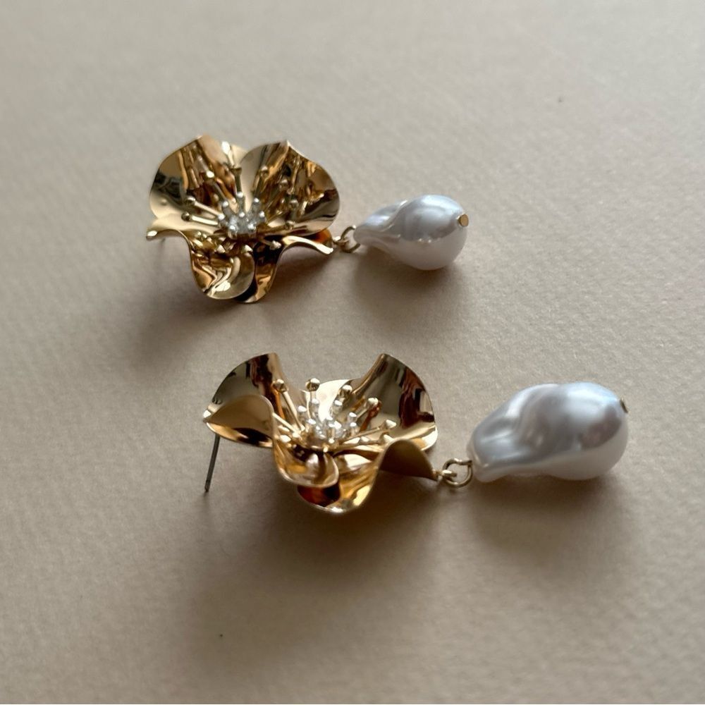 Pearl Flower Earrings #1728 - Picture 3 of 3